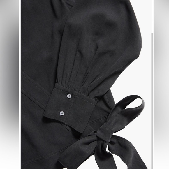 Everlane The Washable Silk Waist Cropped Wrap V Neck Top Black Luxe Size 4 - Picture 3 of 5